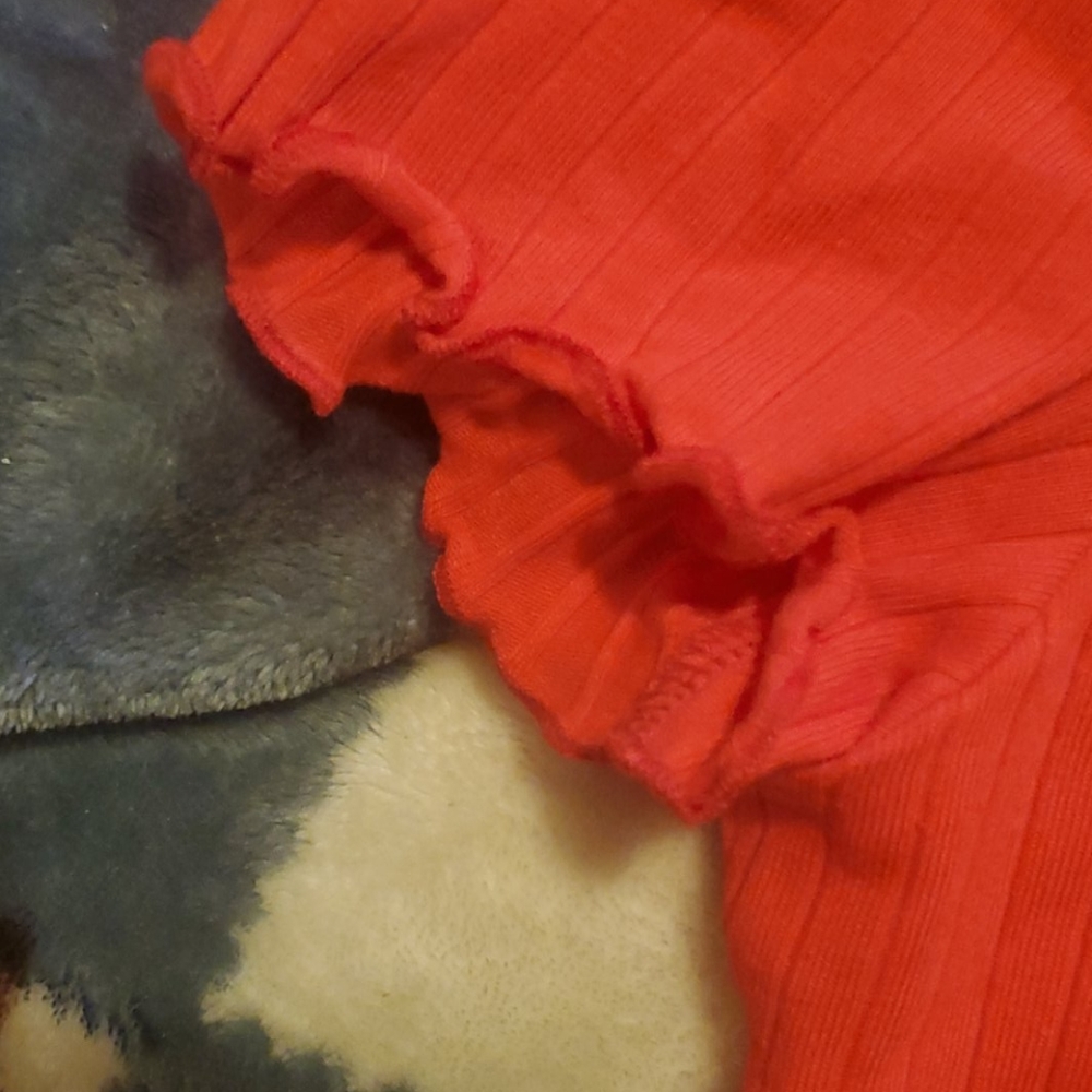 Red crop top - Picture 2 of 3
